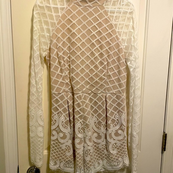 Blythe brand white lace romper. Size L - Picture 1 of 7